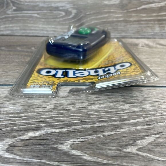 NEW Radica Pocket Othello Electronic Game Vintage 1999- Model 8042 Black Green - Picture 7 of 8